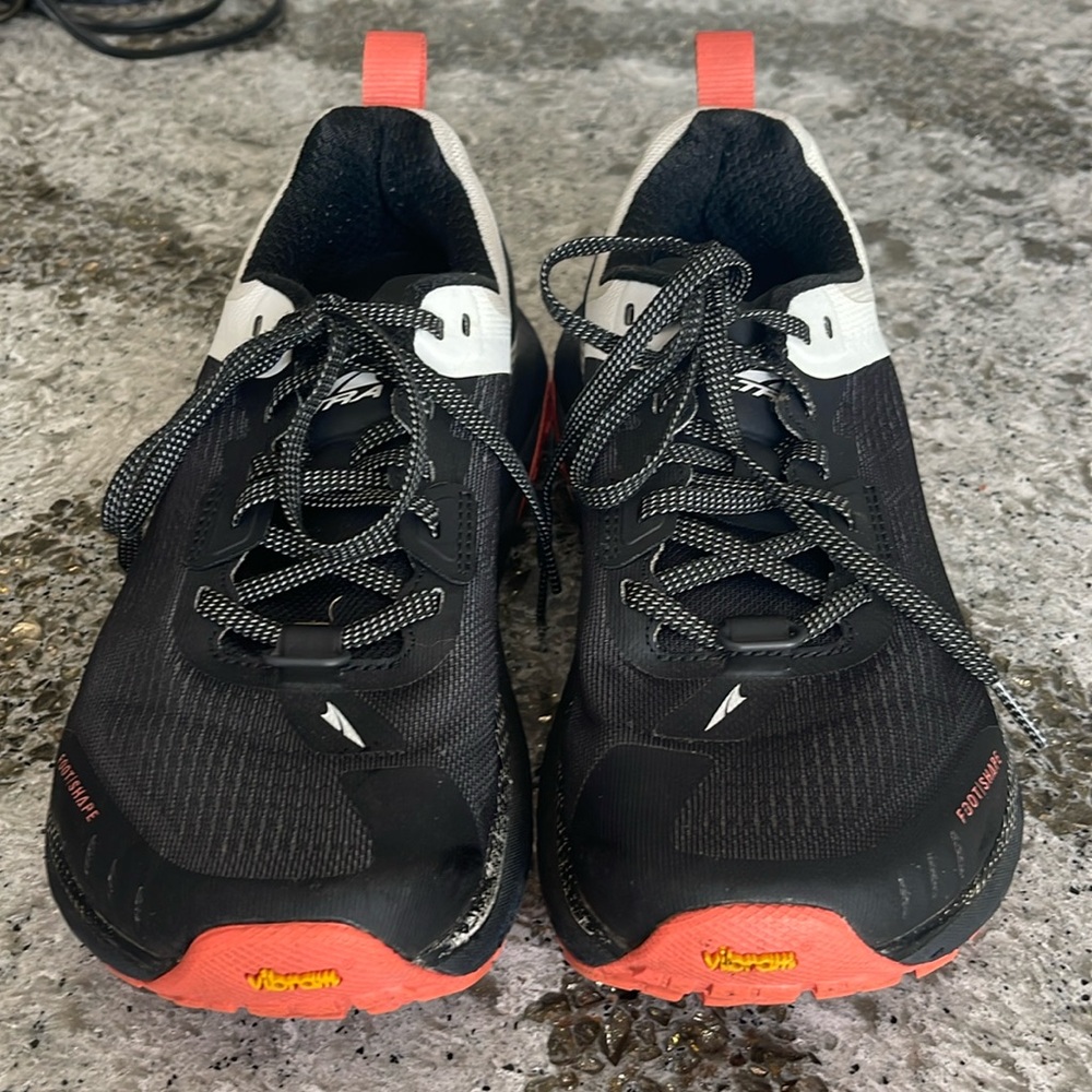 Womens Altra Olympus 4 sneakers with Vibram soles